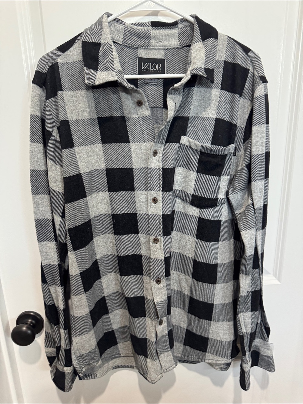 Valor Men's Black & Gray Buffalo Plaid Button-Down Shirt
